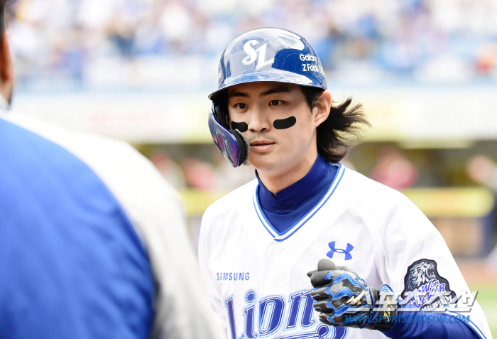 'Is it true that he scored three home runs, 14 hits, and 10 points on the first day after taking a two-week break.' Let's go to KS even if it's Eldorado.' Samsung and LG won 10-4 with nine pitchers devastated. KS odds 75.8%