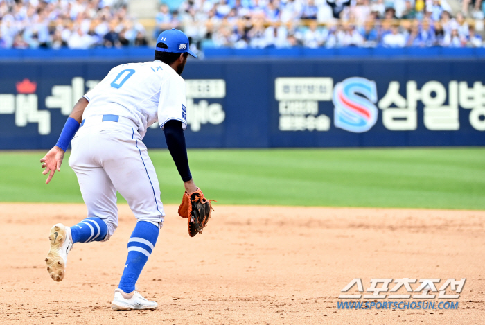 'Is it true that he scored three home runs, 14 hits, and 10 points on the first day after taking a two-week break.' Let's go to KS even if it's Eldorado.' Samsung and LG won 10-4 with nine pitchers devastated. KS odds 75.8%