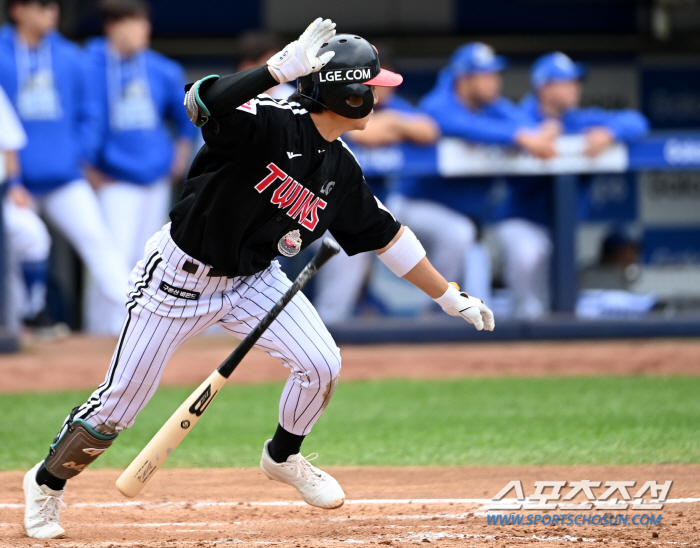 'Is it true that he scored three home runs, 14 hits, and 10 points on the first day after taking a two-week break.' Let's go to KS even if it's Eldorado.' Samsung and LG won 10-4 with nine pitchers devastated. KS odds 75.8%