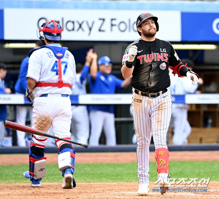 'Is it true that he scored three home runs, 14 hits, and 10 points on the first day after taking a two-week break.' Let's go to KS even if it's Eldorado.' Samsung and LG won 10-4 with nine pitchers devastated. KS odds 75.8%