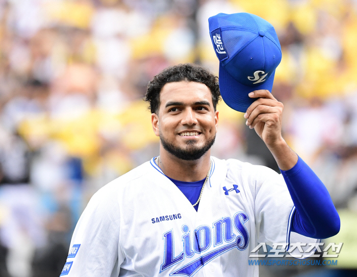 'Is it true that he scored three home runs, 14 hits, and 10 points on the first day after taking a two-week break.' Let's go to KS even if it's Eldorado.' Samsung and LG won 10-4 with nine pitchers devastated. KS odds 75.8%