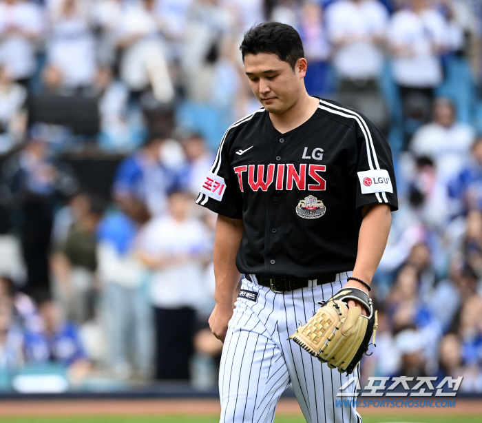 'Is it true that he scored three home runs, 14 hits, and 10 points on the first day after taking a two-week break.' Let's go to KS even if it's Eldorado.' Samsung and LG won 10-4 with nine pitchers devastated. KS odds 75.8%
