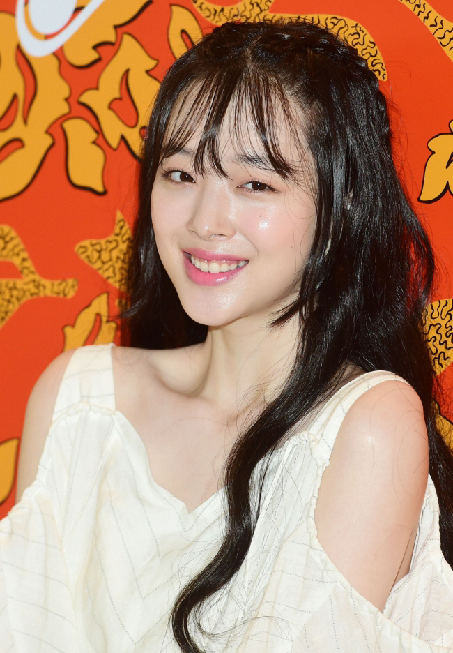 The late Sulli, the 5th anniversary of her death today (14th)...Youth who left too early at the age of 25 due to malicious comments 