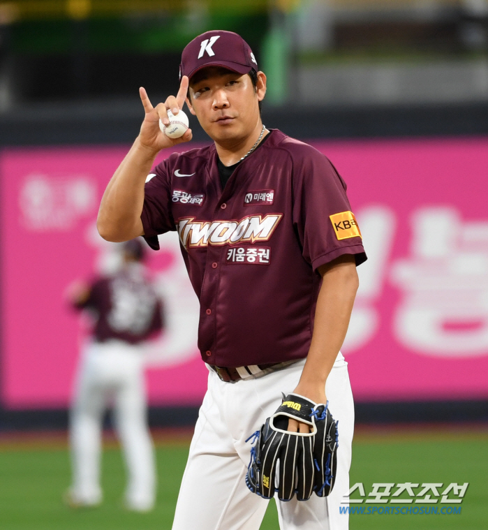 LG Fireballer → Keum's Eight Color Team announced his retirement as a pitcher with 50 wins, and a new start as a first-team bullpen coach (official announcement)