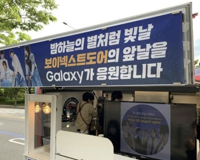 It looks like you're looking at Samsung..Boy Next Door Showes Off iPhone After Sponsorship..Criticizing 'I was cautious'