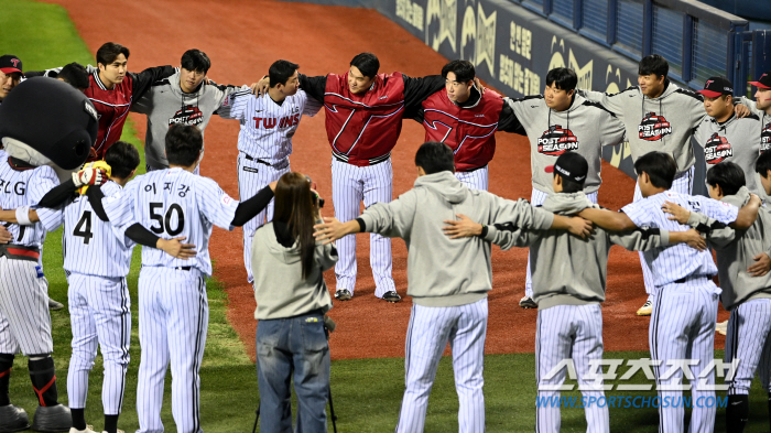 '5 billion Elin' 5.1 innings win 'El Dongwon' 3.1 innings super save LG, 1-0 cliff edge win. Good for one run with seven Samsung pitchers. Jamsil was big