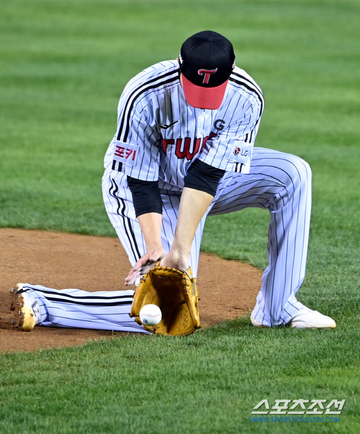 '5 billion Elin' 5.1 innings win 'El Dongwon' 3.1 innings super save LG, 1-0 cliff edge win. Good for one run with seven Samsung pitchers. Jamsil was big