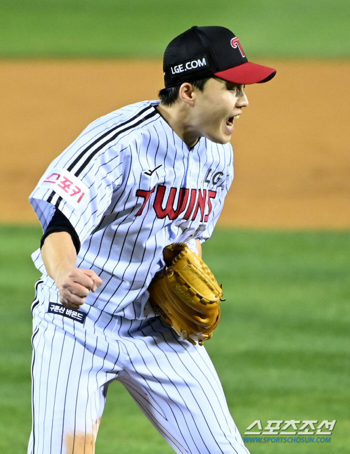 '5 billion Elin' 5.1 innings win 'El Dongwon' 3.1 innings super save LG, 1-0 cliff edge win. Good for one run with seven Samsung pitchers. Jamsil was big