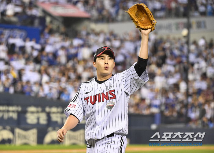 '5 billion Elin' 5.1 innings win 'El Dongwon' 3.1 innings super save LG, 1-0 cliff edge win. Good for one run with seven Samsung pitchers. Jamsil was big