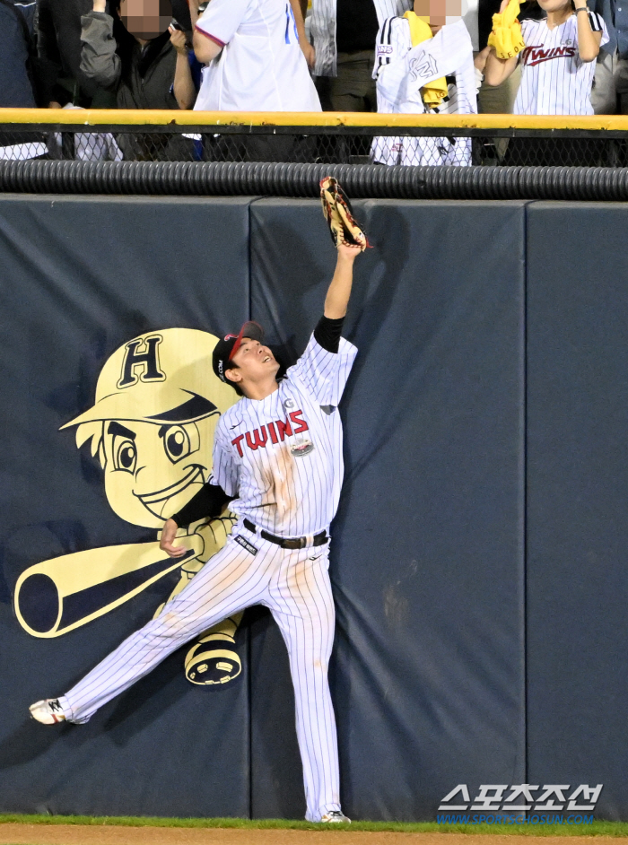 '5 billion Elin' 5.1 innings win 'El Dongwon' 3.1 innings super save LG, 1-0 cliff edge win. Good for one run with seven Samsung pitchers. Jamsil was big