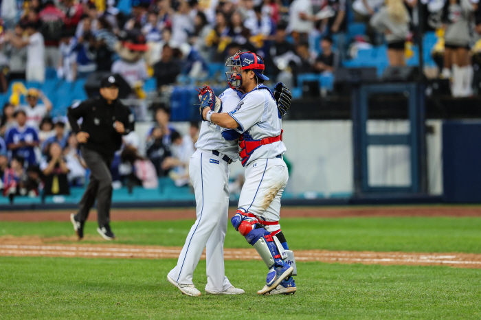 'I want to smell KS.' The first and second games in Daegu were shadows...Games 3 and 4 in Jamsil are 'Kang Minho Series'. Why? 