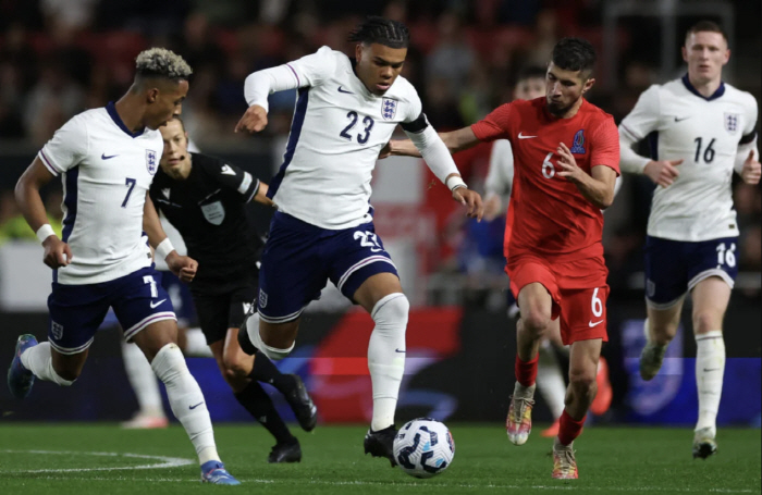 The reason why he was praised by Tottenham seniors such as Madison, a 20-year-old prospect from Tottenham Academy who came to Korea