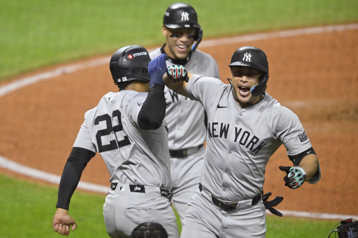 'Almost sunk again' Yankees, 62 → 66 → 86 9th inning, 3 wins and 1 loss...NYY 8-6 CLE