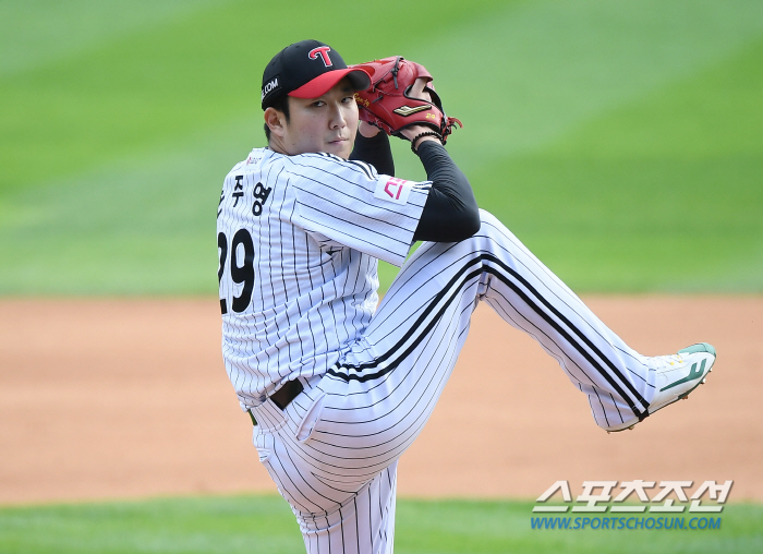 'Koo Ja-wook cried at Kang Minho's home run' The lion and tiger have a KS summit match for the first time in 31 years. Samsung won 3-1 with a 1-0 victory. KS Game 1 in Gwangju on the 21st