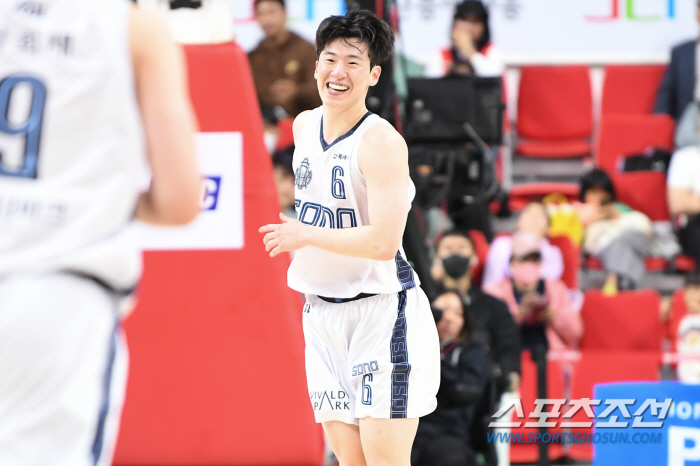  43 points! Sono Lee Jung-hyun 'I had cramps for the first time since I played basketball. Hun is using a technique well'