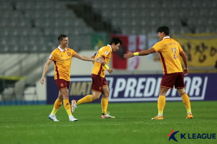 'Crazy left-footed Asani 2 goals and 1 assist one-man show' Gwangju beat Johor 3-1 in Yongin and recovered three consecutive wins 