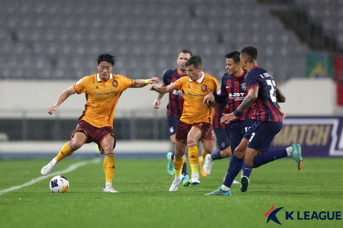 'Crazy left-footed Asani 2 goals and 1 assist one-man show' Gwangju beat Johor 3-1 in Yongin and recovered three consecutive wins 