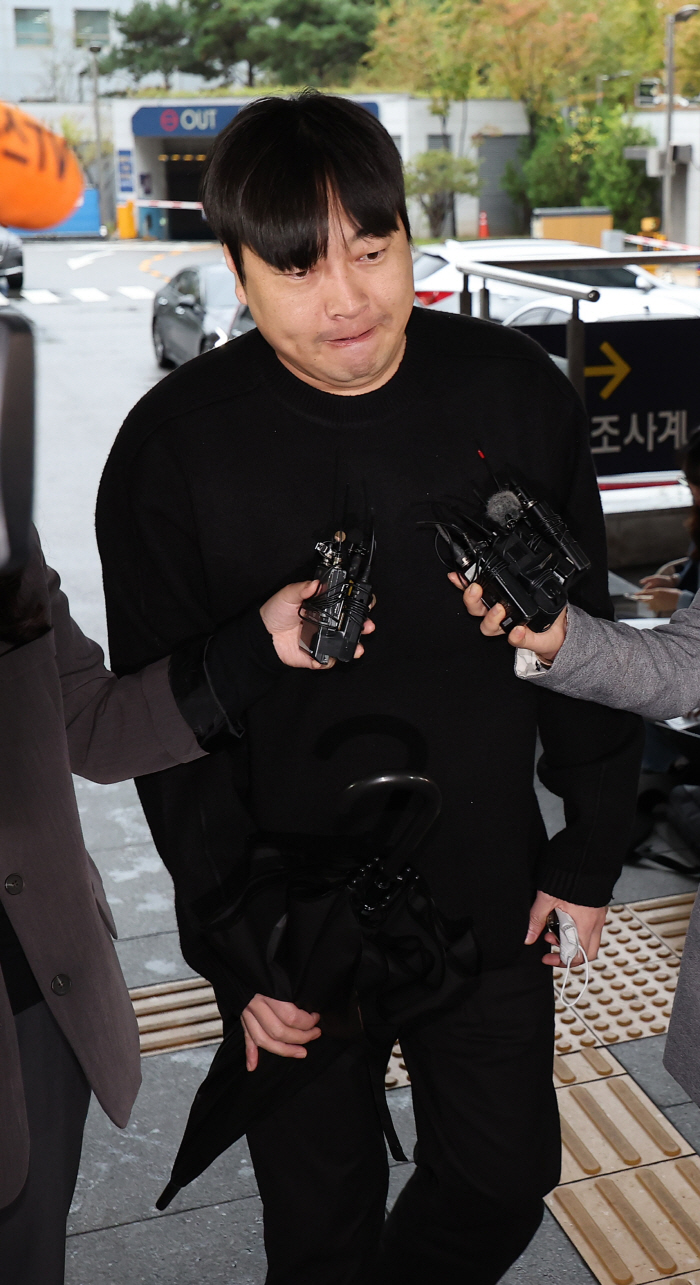 Comedian Lee Jin-ho Under Police Investigation for Illegal Gambling and Massive Debt