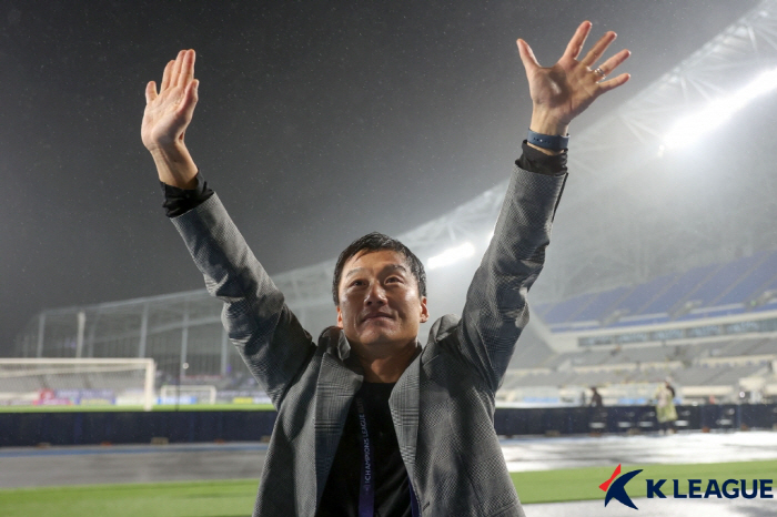 Lee Jung-hyo, who was furious about 'Why kick a long ball', was quite good after the game' Thumbs up