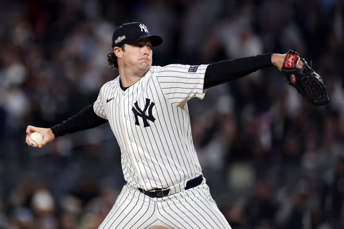 Ohtani can't help himself with his biggest weakness in LAD, the Yankees have already scored Gerrit Cole in Game 1...Fleherty or Yamamoto?