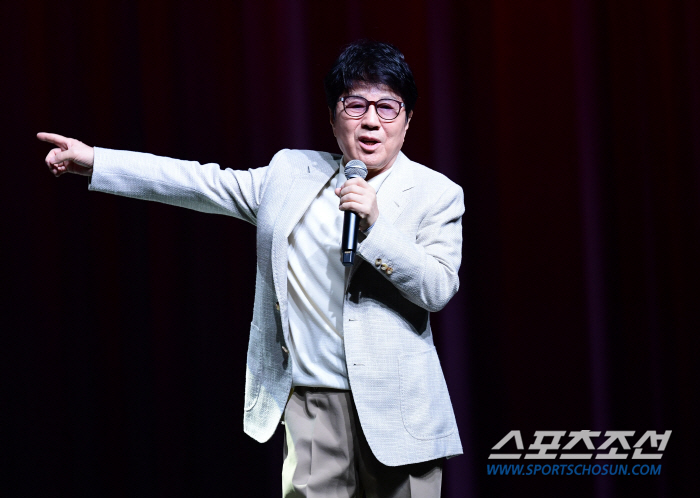  Cho Yong-pil is back with his 20th album in 11 years