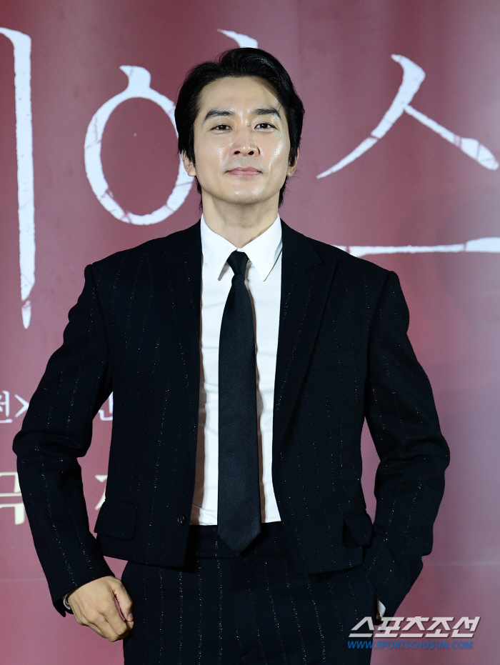  Song Seungheon 'Unchanging coolness'