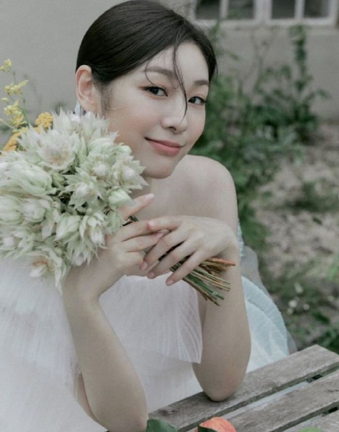  Kim Yu-na ♥ Ko Woo-rim, who unveiled an undisclosed wedding pictorial, celebrates her 2nd wedding anniversary