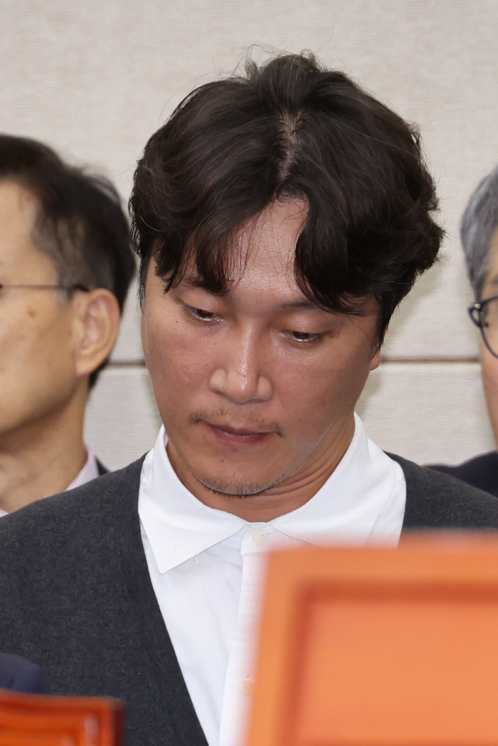  'Hani ♥' Yang Jae-woong attends the National Assembly's Witnesses