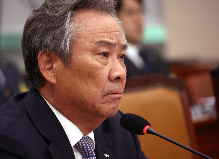 Mun Jang-seo issued an order to accompany Lee Ki-heung, chairman of the Korea Sports Council...Rep. Kim Seung-soo, Rep. Jin Jong-oh'Chairman Lee's perjury accusation'