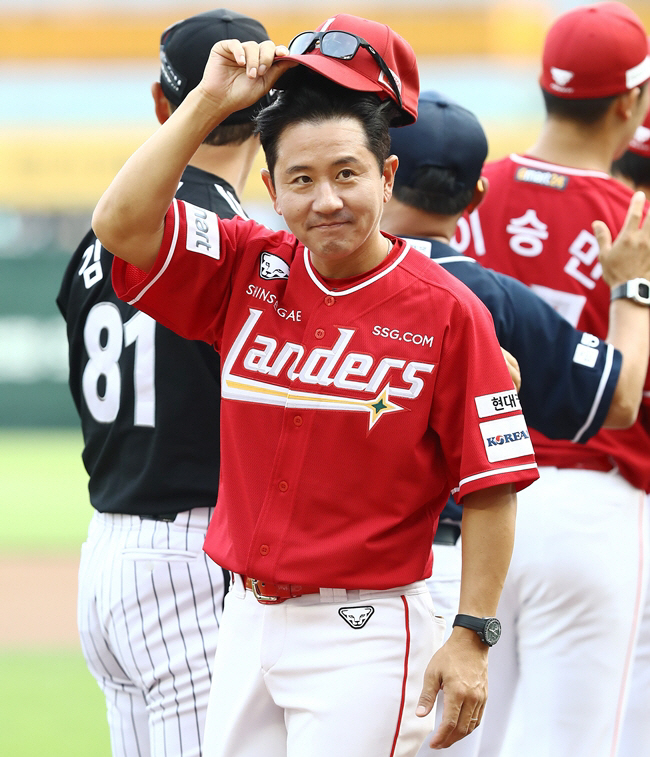 SSG Son Si-heon, 2nd-tier coach → Lee Dong-young, 1st-tier defensive coach, returns to head coach Song Shin-young