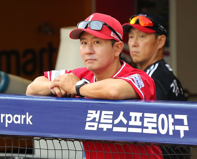 SSG Son Si-heon, 2nd-tier coach → Lee Dong-young, 1st-tier defensive coach, returns to head coach Song Shin-young