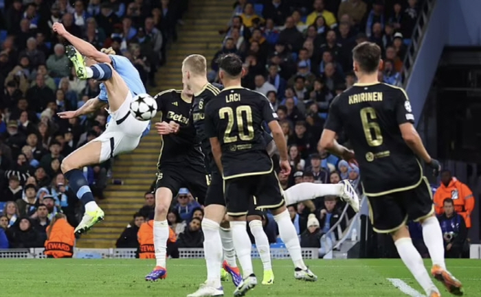 'Oh my gosh, Holan was a master of the game!' Legendary commentator's real reaction to Hallan's stunt-like backheel volley