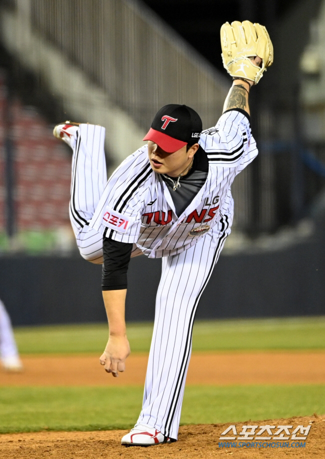 Veteran catcher Huh Do-hwan leaves LG. FA compensation Yun Ho-sol is also excluded.