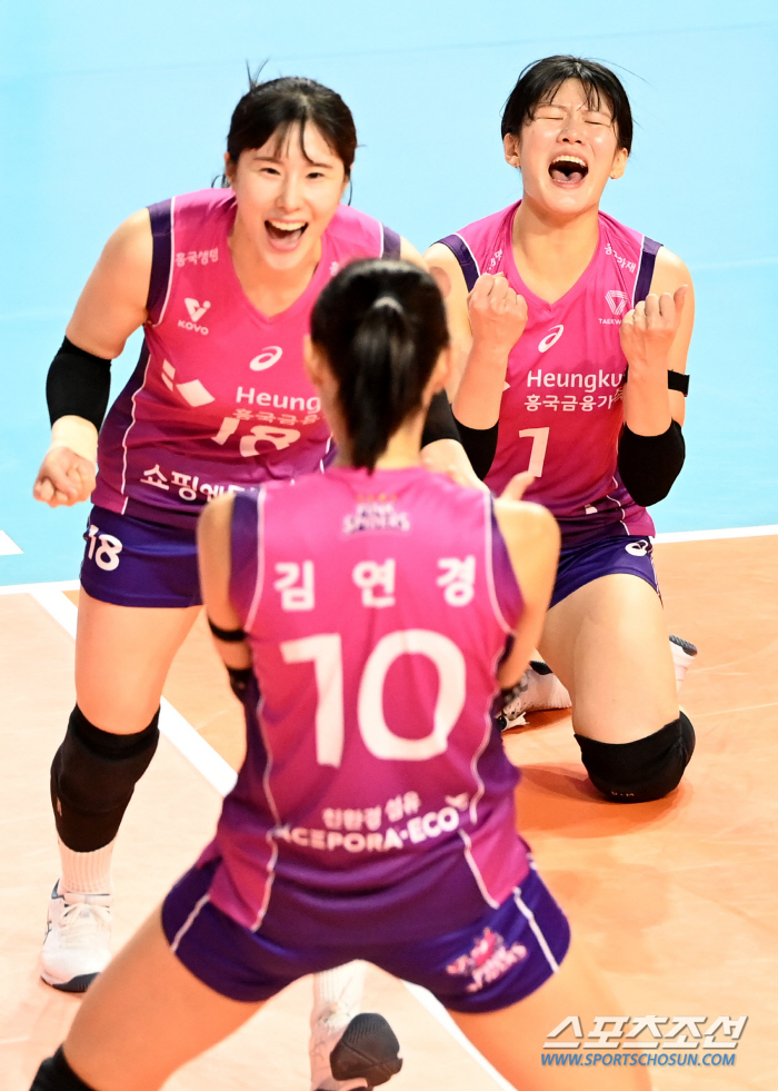 613 → 2624 Turn it over and roar. The appearance of the game changer ' welcomed by the volleyball empress' As a result of trying hard without giving up'