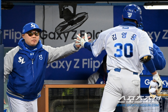 With two outs in the top of the ninth inning, KIA Park Chan-ho's first foul, Samsung manager Park Jin-man's inner thoughts 