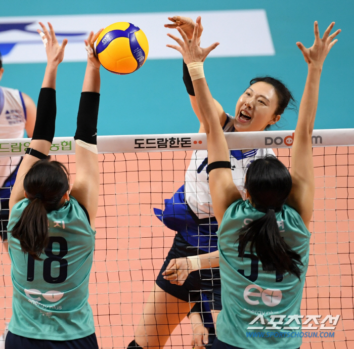 Inexperienced, worst match luck...GS Caltex lost its home opener, and the shock's third consecutive shutdown loss 