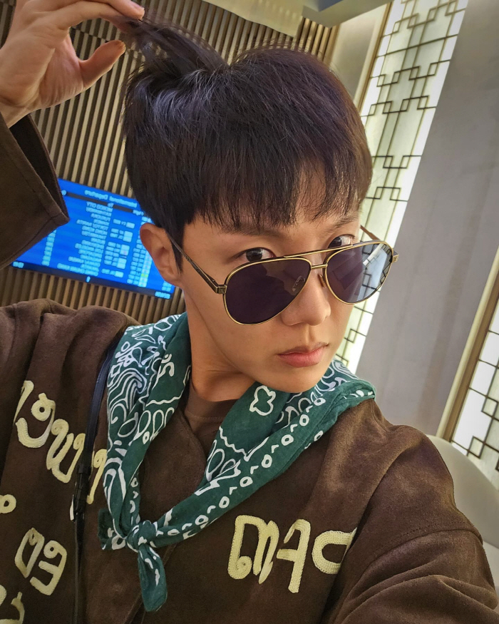  BTS J-Hope reveals his comfortable weekend outing look