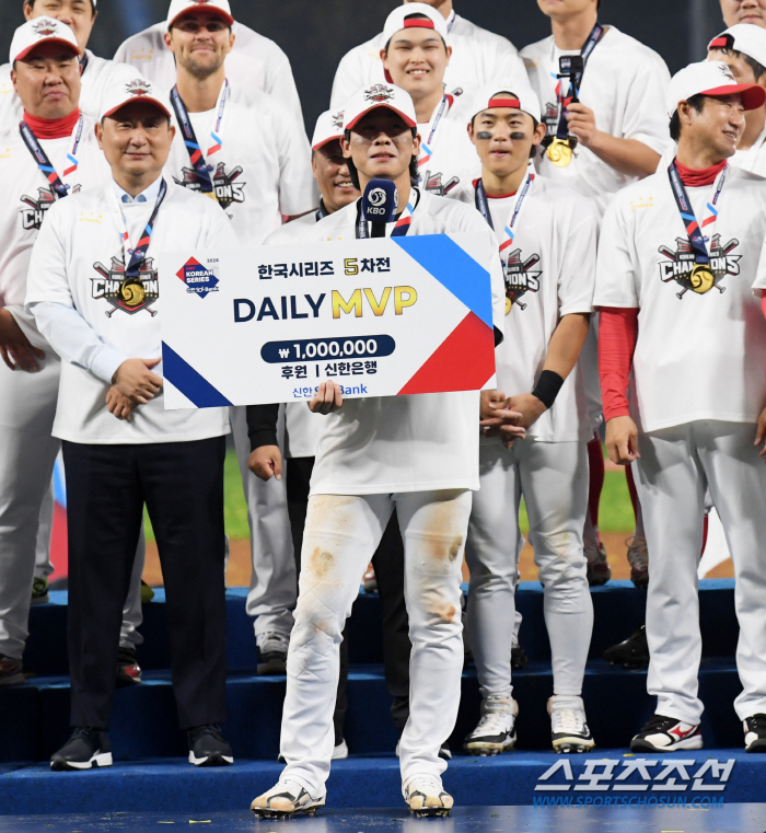 Why did the winning shortstop cry like that, the coach's hidden sincerity 'Please love him a lot'
