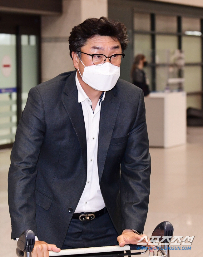 Coach Kim Sang-jin joins Lotte → Coach Kim Tae-hyung's love call to rebuild the mound.
