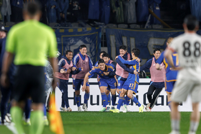 'Ulsan Dynasty Day' Rubik's Son Ju Min-gyu Goal → Ulsan wins its third consecutive K League victory in Gangwon 2-1 overpowering the team → Early winner confirmed