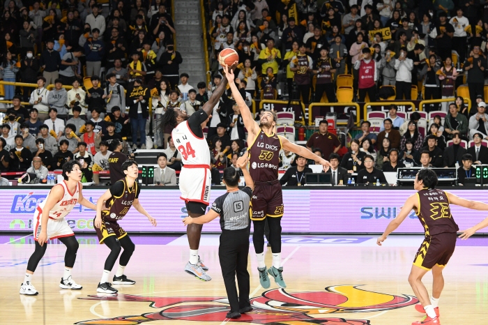 Korea Gas Corporation catches KCC and is tied for first place for four consecutive wins...SK also joins LG 72-66 as the leader in breaking down