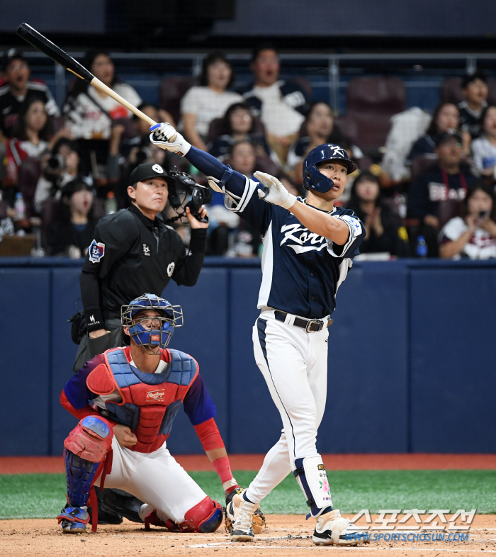 'Probably the strongest' Cuban hit all the starters and scored eight consecutive hitters... Korea 2-0 → 13 to 3, 2 consecutive wins. 'Ryu Joong Il-ho'Premier 12 semifinal hopes revealed
