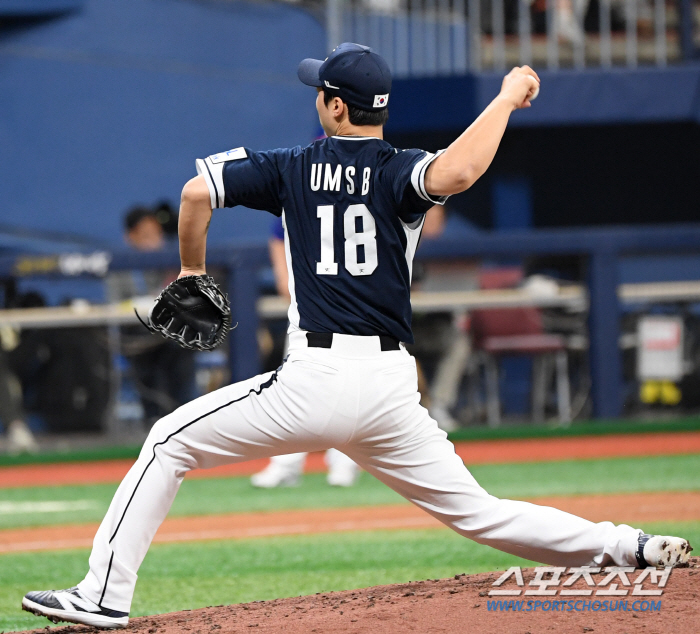'Probably the strongest' Cuban hit all the starters and scored eight consecutive hitters... Korea 2-0 → 13 to 3, 2 consecutive wins. 'Ryu Joong Il-ho'Premier 12 semifinal hopes revealed