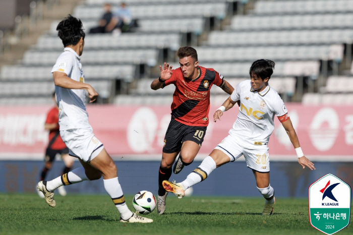 'Kim Shin-jin's debut goal  Byun Kyung-joon's 1 goal - 2 assists' E-Land won 3-0 against Gyeongnam...Foundation's 2nd PO line confirmed  secured at least 3rd place 'Dan's best performance'