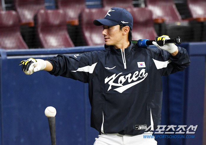 Yook Sung player → pinch runner → second base main player → first national team → It turns out that both inside and outside. Key player 'Cinderella'