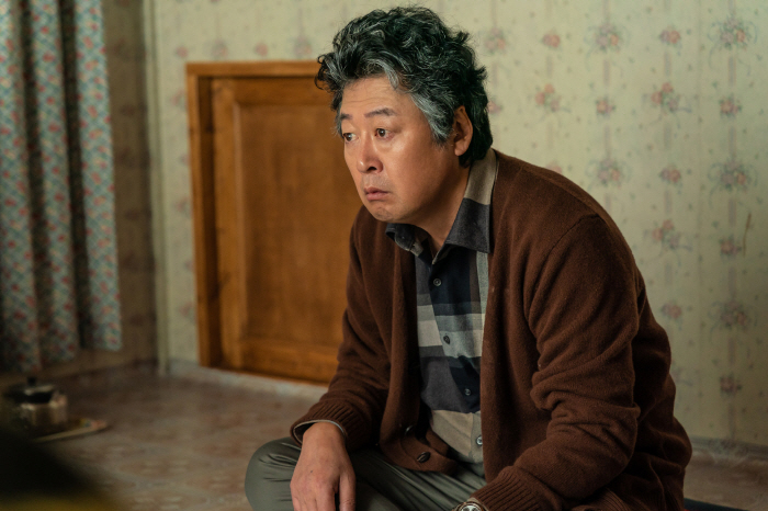 Kim Yun-seok's Bold Role in 'About Family' Set for Winter Release