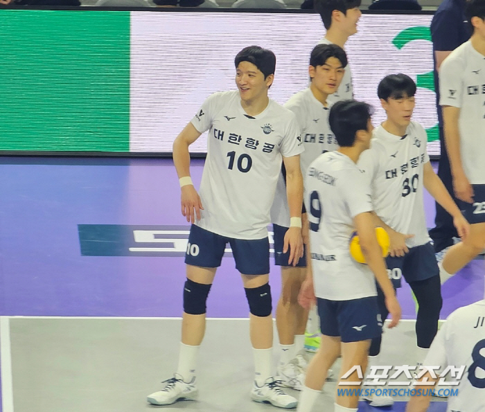 'I'm not dressed as a libero.' Jung Ji-seok returns to attack in a surprise move, but is there another defector?