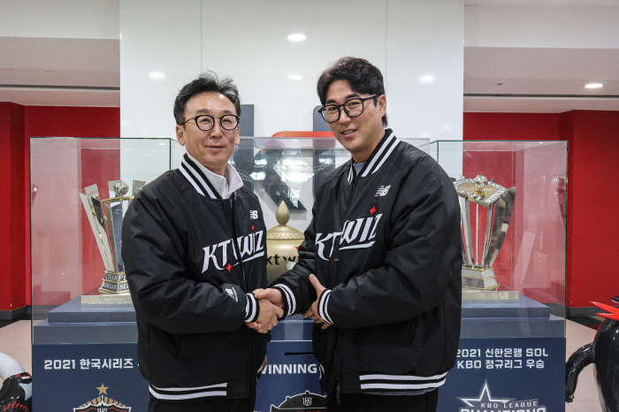 ''At the age of 40, he signed a 700 million contract, writing a new history in the KBO.' Behind the scenes of Woo Kyu-min's first FA contract 'The reason why I applied for the third FA is because'