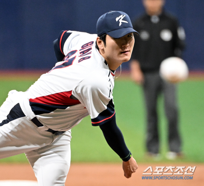 'Dream bullpen'12 scoreless in 12 innings... In fact, it's a match between blue and white. Go Young-pyo lost two points and Kwak Bin lost one point. The national team lost to Sangmu 1-2