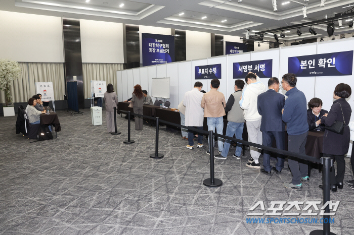 Lee Tae-sung, CEO of Seah Holdings, elected president of the Korea Table Tennis Association...Lee Tae Sung got 92 votes, Lee Elisha got 56 votes.